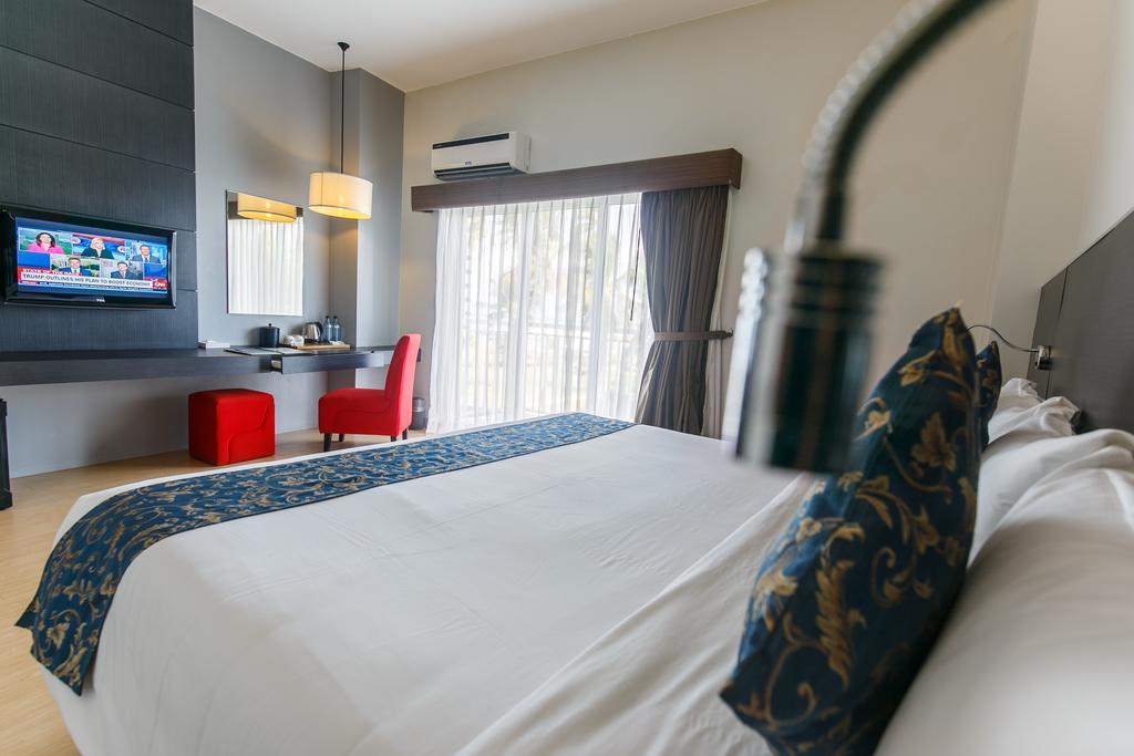 Solea Seaview Resort Мактан Екстериор снимка